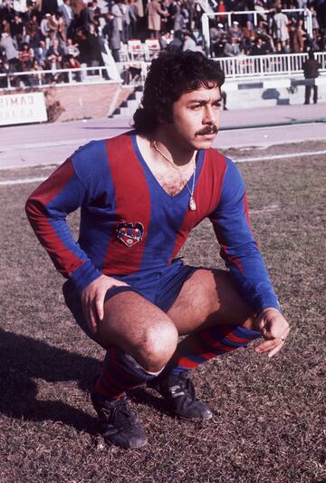 Jugó con el Levante durante dos temporadas 73/74 y 74/75