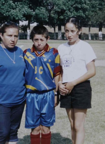 Desde pequeño, Herrera mostraba cosas interesantes cuando saltaba a la cancha. Lucía tímido, pero tenía magia en los pies.