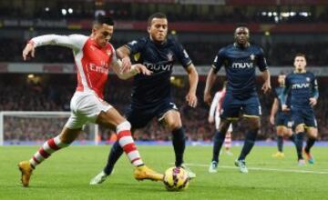 Alexis Sánchez se llevó los abrazos y los aplausos en la nueva victoria del Arsenal ante el Southampton. 