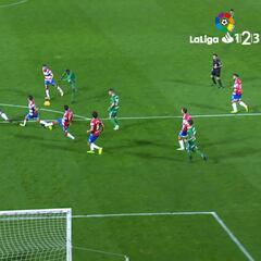 El obús de Isaac Cofie que enmudeció Granada: ¡golazo!