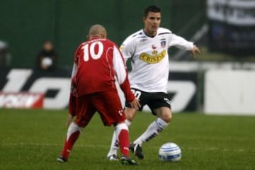 Carlos Salazar llegó para reemplazar a Giovanni Hernández pero nunca se afirmó en Colo Colo. Estuvo solo el  primer semestre del 2008 y después partió a Deportivo Pereira de su país. Hoy juega en Unión Magdalena.