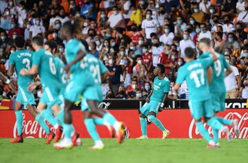 1-1. Vinicius Junior celebra el primer gol.