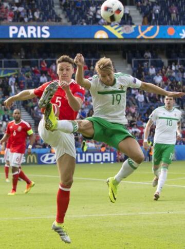 James Chester y Jamie Ward. 