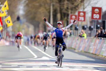 La italiana llega al Tour tras disputar su mejor a?o como ciclista. Doble campeona al ganar la Amstel Gold Race y Flecha Valona, la corredora del equipo franc谷s FDJ Nouvelle-Aquitaine Futuroscope tambi谷n logr車 la segunda posici車n en el Giro Donne. Por su parte, en el Campeonato Europeo de Ciclismo en Pista consigui車 la medalla de plata en 2018 y la de bronce en 2019. En 2021 fue campeona del Campeonato Europeo de Ciclismo en ruta y bronce en el Mundial.