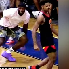 Le llaman de todo en redes: el esperpéntico show de LeBron en un partido de su hijo