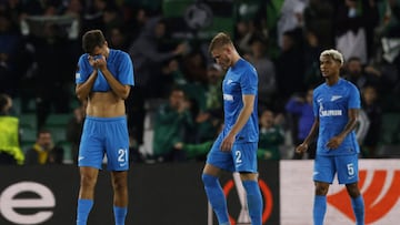 Soccer Football - Europa League - Play Off Second Leg - Real Betis v Zenit St Petersburg - Estadio Benito Villamarin, Seville, Spain - February 24, 2022 Zenit St Petersburg&#039;s Aleksandr Erokhin, Dmitri Chistyakov and  Wilmar Barrios look dejected afte