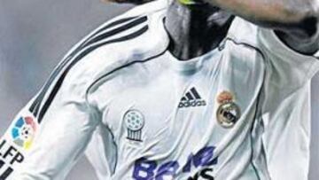 <b>SU BANDERA. </b>Diarra besó una muñequera con los colores de Mali tras marcar un gol que fue decisivo.