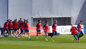 Los jugadores del Atlético en la sesión de entrenamiento del miércoles, en la previa del Atlético-Real Madrid.