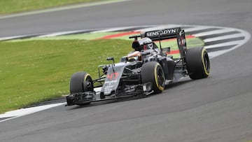 Stoffel Vandoorne a bordo del MP4-31 durante los test de Silverstone.