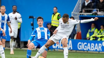 Kylian Mbappé vió la cartulina roja por una dura entrada a destiempo sobre Antonio Blanco.