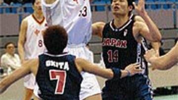 <b>INABORDABLE.</b> Asia se le queda pequeña al gigante Yao Ming.