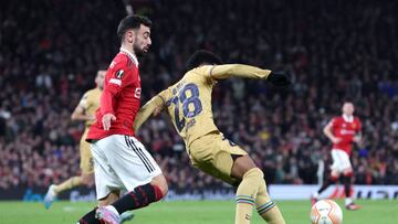 Bruno Fernandes comete penalti sobre Balde.