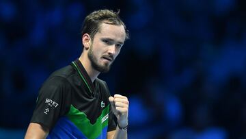 Daniil Medvedev celebra un punto contra Andrey Rublev en Turín.