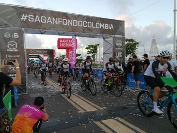 El calor de Barranquilla, el río Magdalena, el mar Caribe y 1500 aficionados rodaron junto a Peter Sagan en el gran fondo que pone fin a su visita a Colombia.