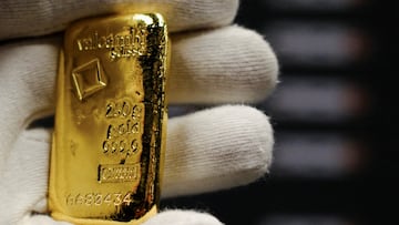 Financial experts are publicly expressing concern about gold reserves in New York given the current geopolitical situation in Greenland.