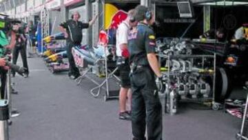 <b>CENTRO DE ATENCIÓN. </b>El box de Red Bull estuvo ayer bien supervisado por prensa y rivales.