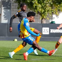 Thierry ya es una roca en el Valencia