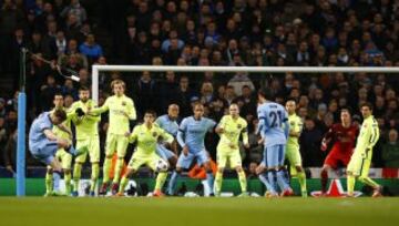 Tiro de falta de James Milner.