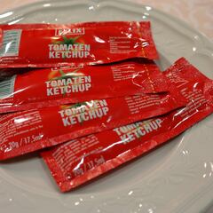 Adiós a los sobres de kétchup: cuándo y por qué los quitan