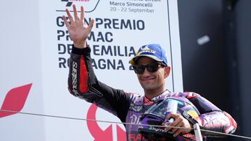 Misano Adriatico (Italy), 22/09/2024.- Second placed Jorge Martin of Spain and Prima Pramac Racing celebrates on the podium after the MotoGP race of the Motorcycling Grand Prix of the Emilia Romagna at Misano world Circuit Marco Simoncelli Circuit in Misano Adriatico, Italy, 22 September 2024. (Motociclismo, Ciclismo, Italia, España) EFE/EPA/DANILO DI GIOVANNI