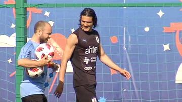 Cavani se entrena al margen y sigue siendo duda para Francia
