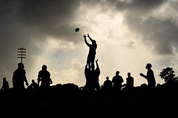 Los All Blacks de Nueva Zelanda durante la sesión de entrenamiento de hoy.