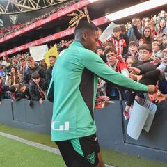 Valverde y De Marcos, avanzadillas en un San Mamés entregado con 27.522 hinchas