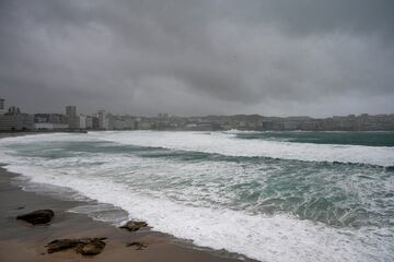 Vista de la costa coruñesa tras el paso de la borrasca Gérard.