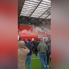 Así fue el motín de hooligans en Old Trafford