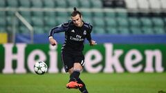 Real Madrid&#039;s Welsh forward Gareth Bale shoots the ball during the UEFA Champions League group F football match Legia Warsaw vs Real Madrid 