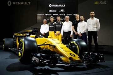 Bob Bell, Nico Hulkenberg, Jolyon Palmer, Jerome Stoll, Sergey Sirotkin, Thierry Koskas and Cyril Abiteboul.