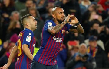 Arturo Vidal celebrando el gol 5-1