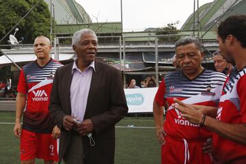 Francisco Maturana volvió a disfrutar del BabyFútbol, festival infantil en el que hizo historia hace 37 años como primer DT campeón. Partido homenaje con varios exfutbolistas en Medellín.