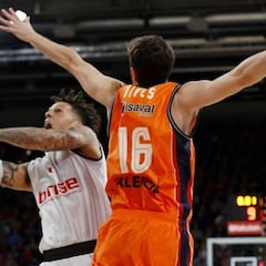 El Valencia se deja remontar 16 puntos en el último cuarto