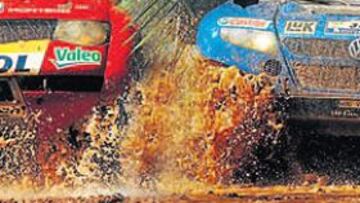 <b>LA BATALLA DE ÁFRICA. </b>En el desierto y en los ríos del África negra, como en la imagen, los dos mejores coches pilotados por Roma y Sainz, serán protagonistas en el Dakar.