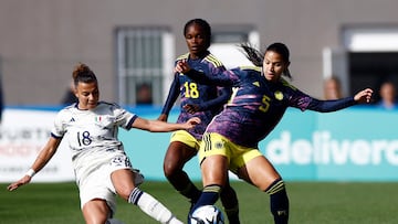 Soccer Football - International Women's Friendly - Italy v Colombia - Stadio Tre Fontane, Rome, Italy - April 11, 2023 Colombia's Lorena Bedoya in action with Italy's Arianna Caruso REUTERS/Guglielmo Mangiapane