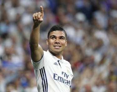 Real Madrid 2 - 3 Barcelona: Goals, action, match report