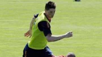 <b>PROTAGONISTA. </b>Torres regatea a Valdés en el partidillo que la Selección jugó en el entrenamiento.