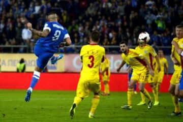 Partido de ida Grecia-Rumania. 3-1. Mitroglou anota el tercer gol.