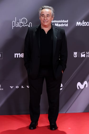 Eduard Fernádez posa en la alfombra roja. 