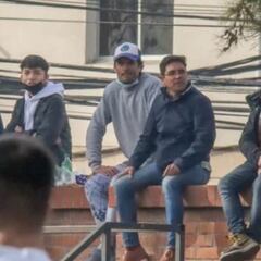 Marcos González ve desde un muro del Monumental el triunfo de su hijo en el Superclásico