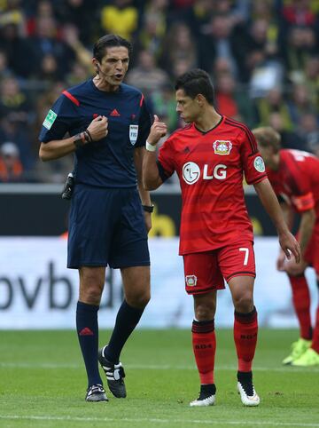 El alemán Aytekin se encontró en el ojo del huracán hace algunas semanas, después de pitar el juego entre Barcelona y PSG, correspondiente a la vuelta de los octavos de final de la Champions League 2016-17. Barcelona debía remontar el 4-0 de ida y lo logró con un 6-1 en el Camp Nou. La actuación del silbante fue duramente cuestionada por marcar dos penales polémicos a favor de los blaugranas, no señalar pena máxima para el París y de alargar el juego hasta el 90+5.