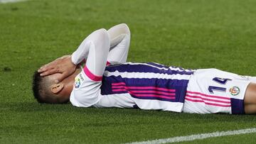 Soccer Football - La Liga Santander - FC Barcelona v Real Valladolid - Camp Nou, Barcelona, Spain - April 5, 2021 Real Valladolid&#039;s Ruben Alcaraz looks dejected after Ousmane Dembele scored Barcelona&#039;s first goal REUTERS/Albert Gea