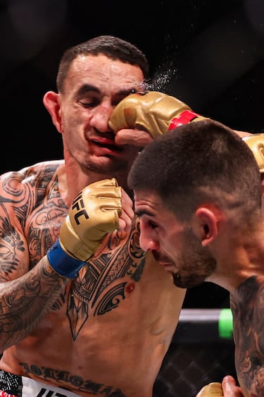 How does the UFC featherweight ranking look after Topuria vs Holloway in UFC 308?