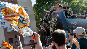 El Valencia celebró con la afición la Copa del Rey