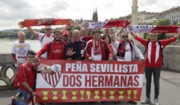 Gran ambiente en las calles de Basilea antes de la final. 