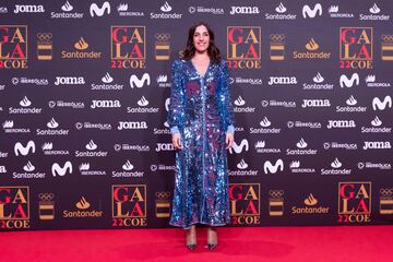 La exjugadora de balonmano Eli Pinedo posa en la alfombra roja de la gala del COE.