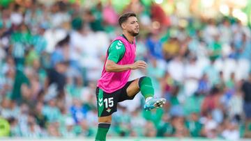 Álex Moreno, en el calentamiento antes del amistoso con la Fiorentina. GETTY IMAGES