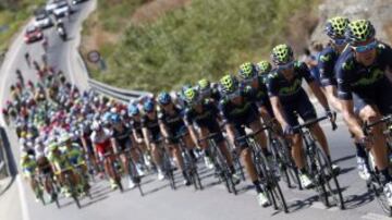El pelot¨®n durante la segunda etapa de la Vuelta Ciclista a Espa?a.