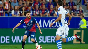 EL ALCORAZ, HUESCA, ARAGON, SPAIN - 2018/09/21: Alex Gallar of SD Huesca (11) during the LaLiga match between SD Huesca and Real Sociedad at El Alcoraz. Real Sociedad wins 0-1. (Photo by Daniel Marzo/Pacific Press/LightRocket via Getty Images)